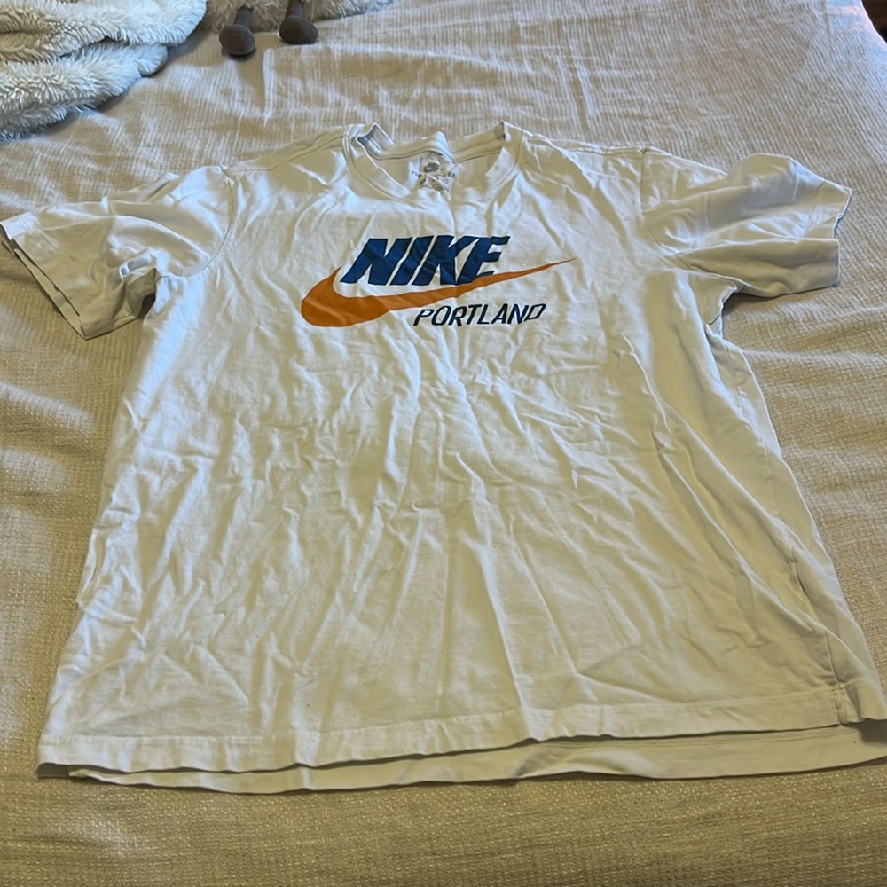 White Nike t shirt (will de wrinkle if purchased)